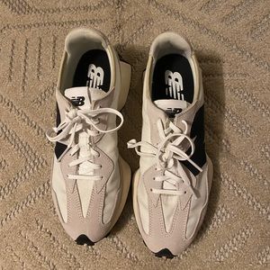 Like new NEW BALANCE 327 sneaker women’s size 10.5